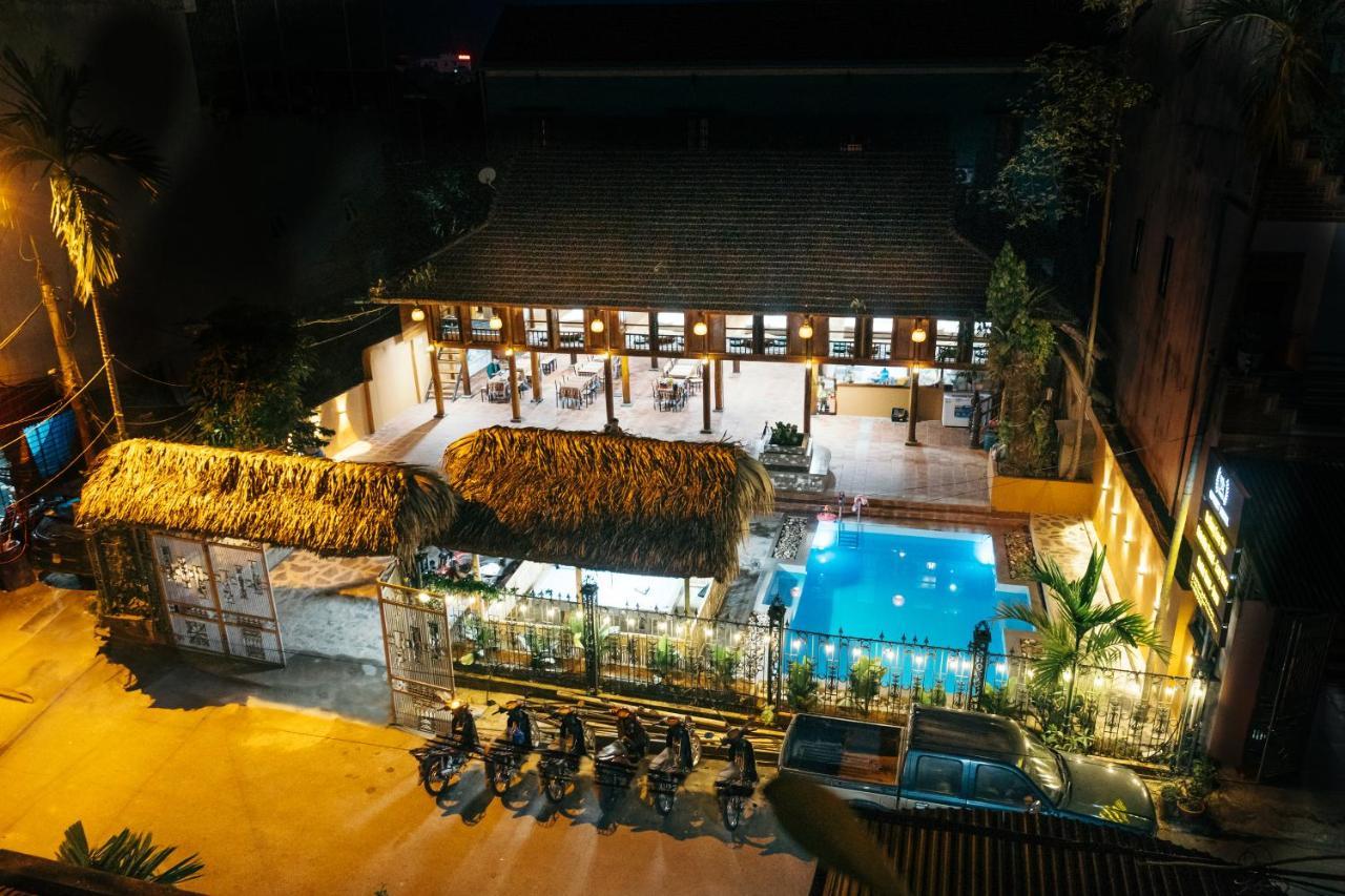 Odyssey Hostel, Tours & Motorbikes Rental Ha Giang Exteriör bild