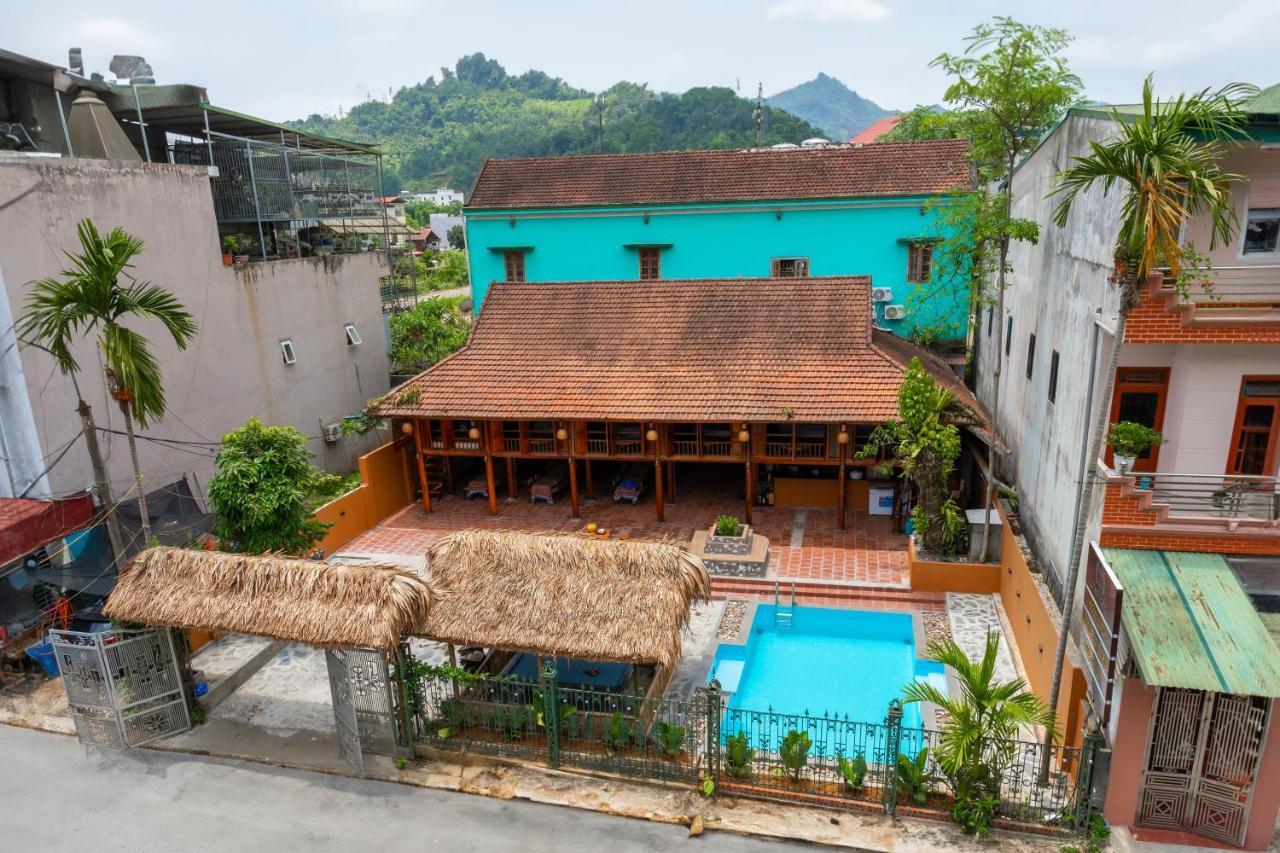Odyssey Hostel, Tours & Motorbikes Rental Ha Giang Exteriör bild
