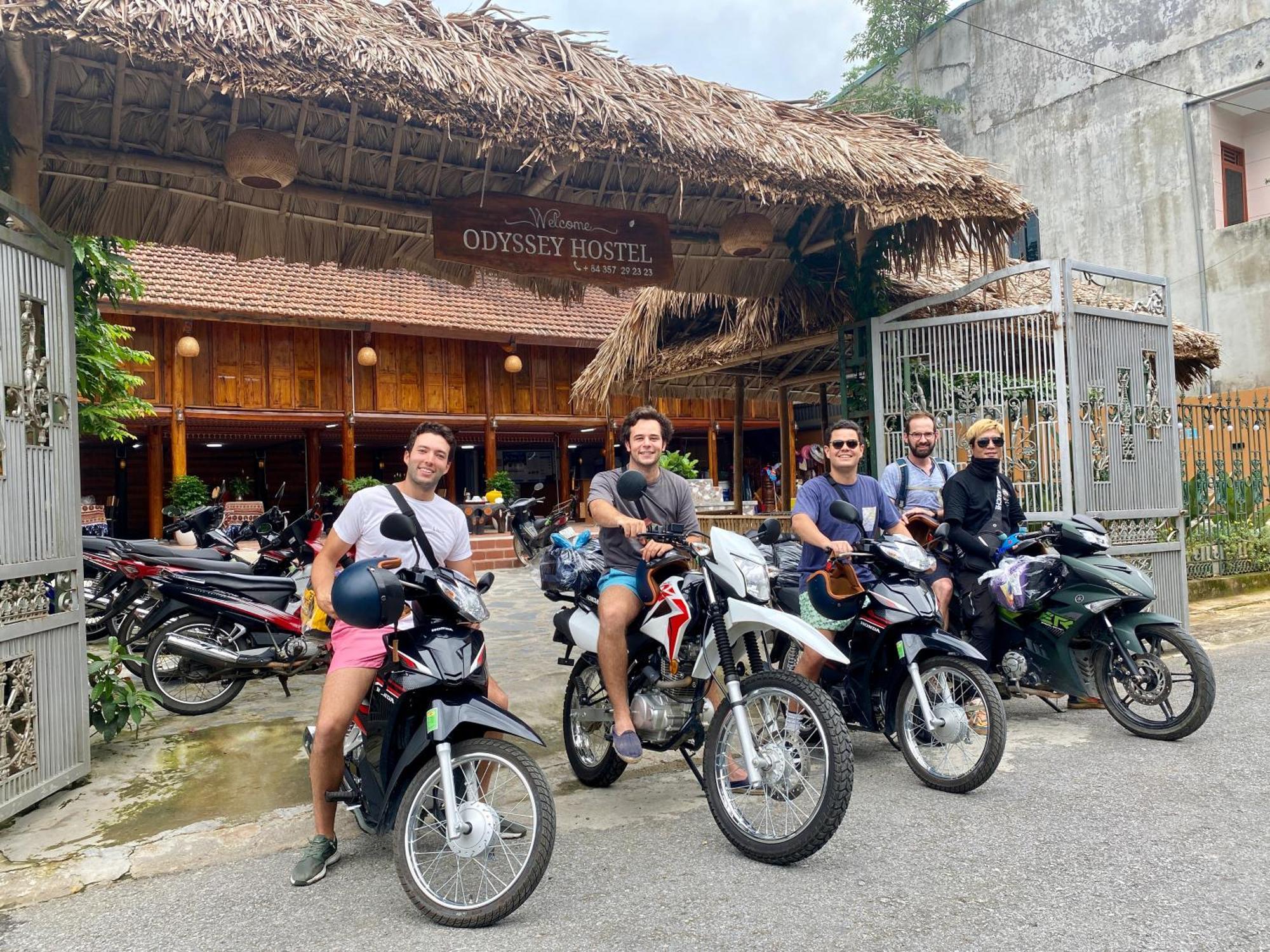 Odyssey Hostel, Tours & Motorbikes Rental Ha Giang Exteriör bild