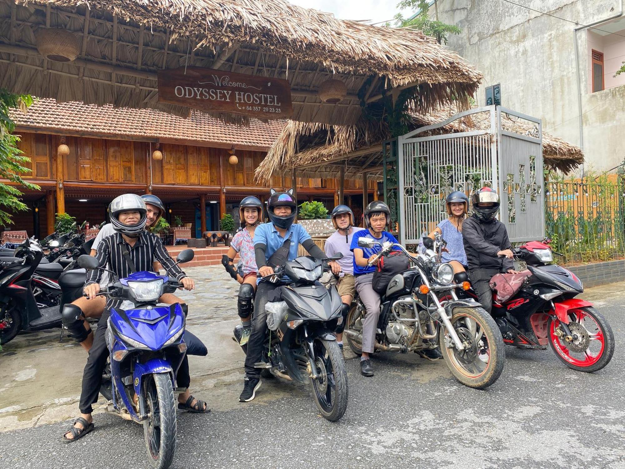 Odyssey Hostel, Tours & Motorbikes Rental Ha Giang Exteriör bild