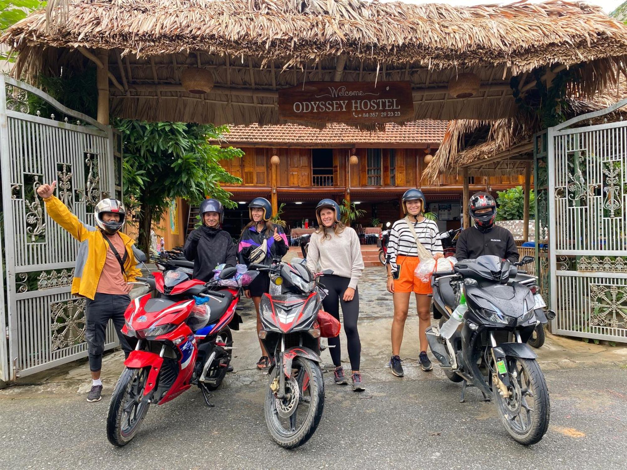 Odyssey Hostel, Tours & Motorbikes Rental Ha Giang Exteriör bild