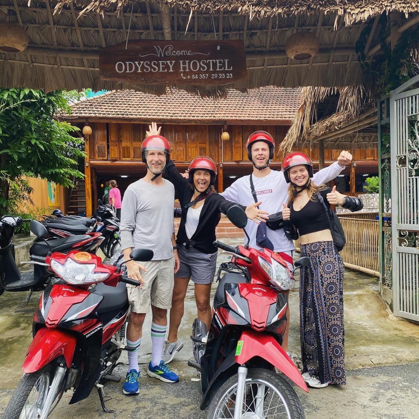 Odyssey Hostel, Tours & Motorbikes Rental Ha Giang Exteriör bild